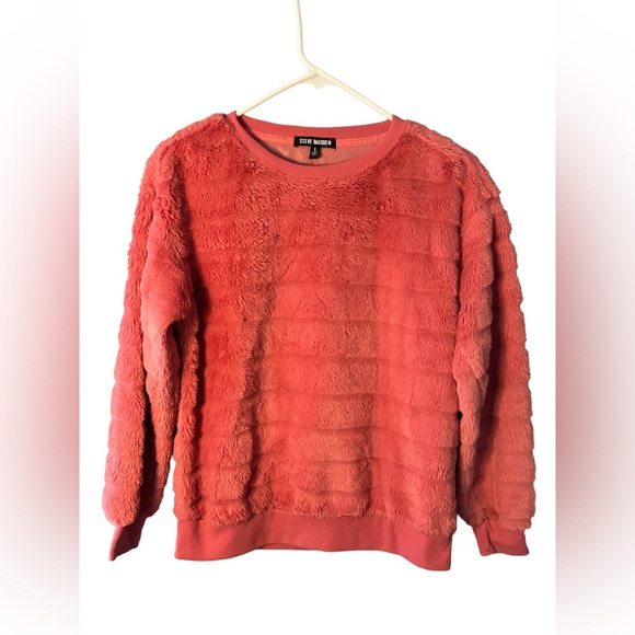 In Excellent Condition! STEVE MADDEN Fluffy Faux Fur Long Sleeve Coral Top - Picture 1 of 3